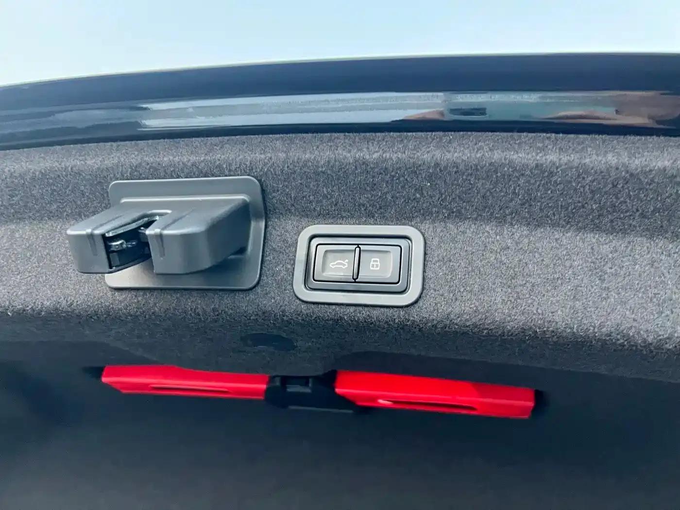 Audi A6L 2023 Facelift 45 TFSI Dynamic Edition — миниатюра 10