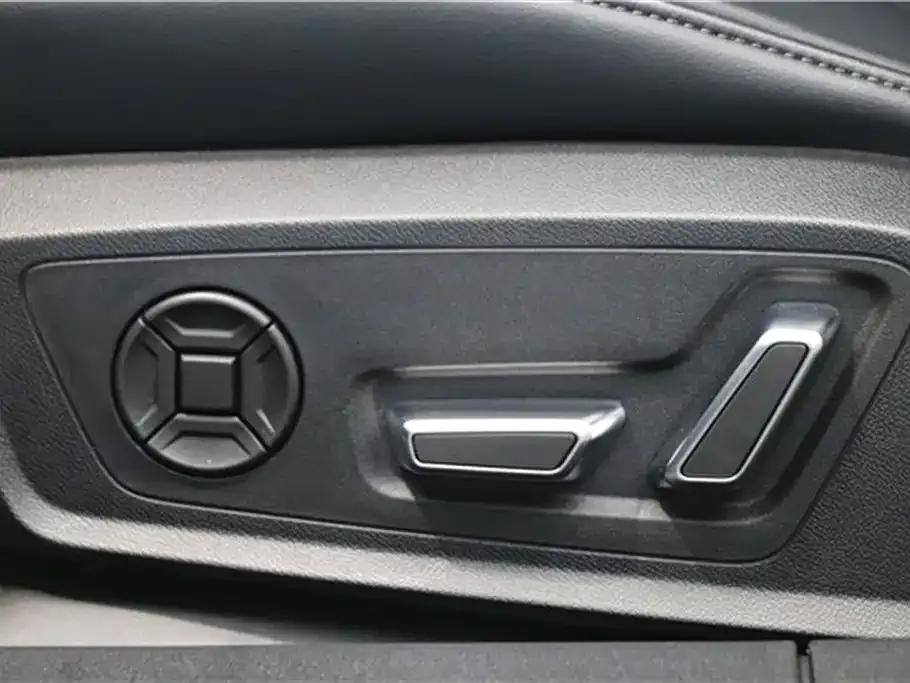 Audi A6L 2025 Facelift 45 TFSI quattro Premium Dynamic Edition — миниатюра 28