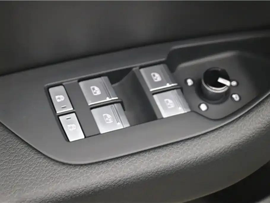 Audi A6L 2025 Facelift 45 TFSI quattro Premium Dynamic Edition — миниатюра 29