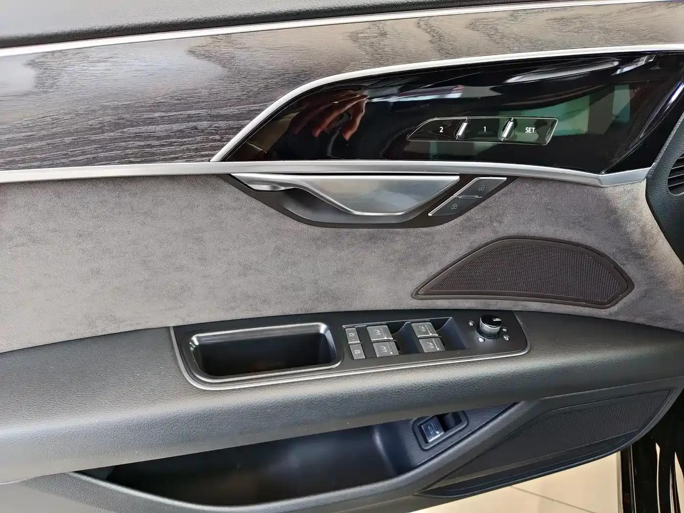 Audi A8 2019 Facelift Plus A8L 50 TFSI quattro Comfort — миниатюра 6