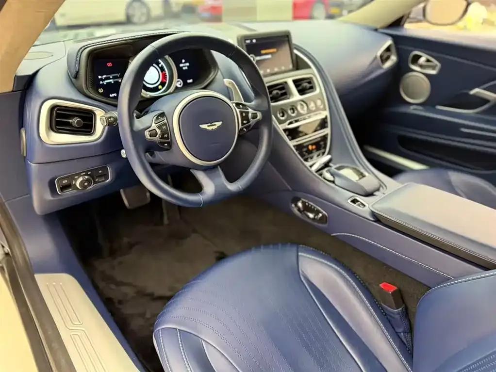 Aston Martin DB11 2020 4.0T V8 Coupe — миниатюра 3