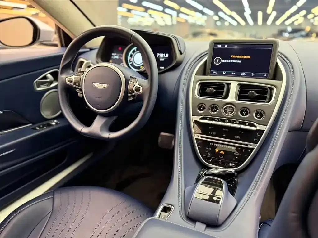 Aston Martin DB11 2020 4.0T V8 Coupe — миниатюра 6