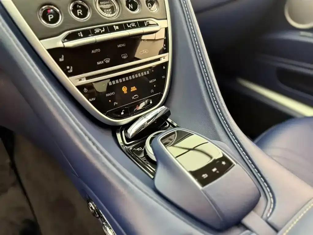 Aston Martin DB11 2020 4.0T V8 Coupe — миниатюра 7