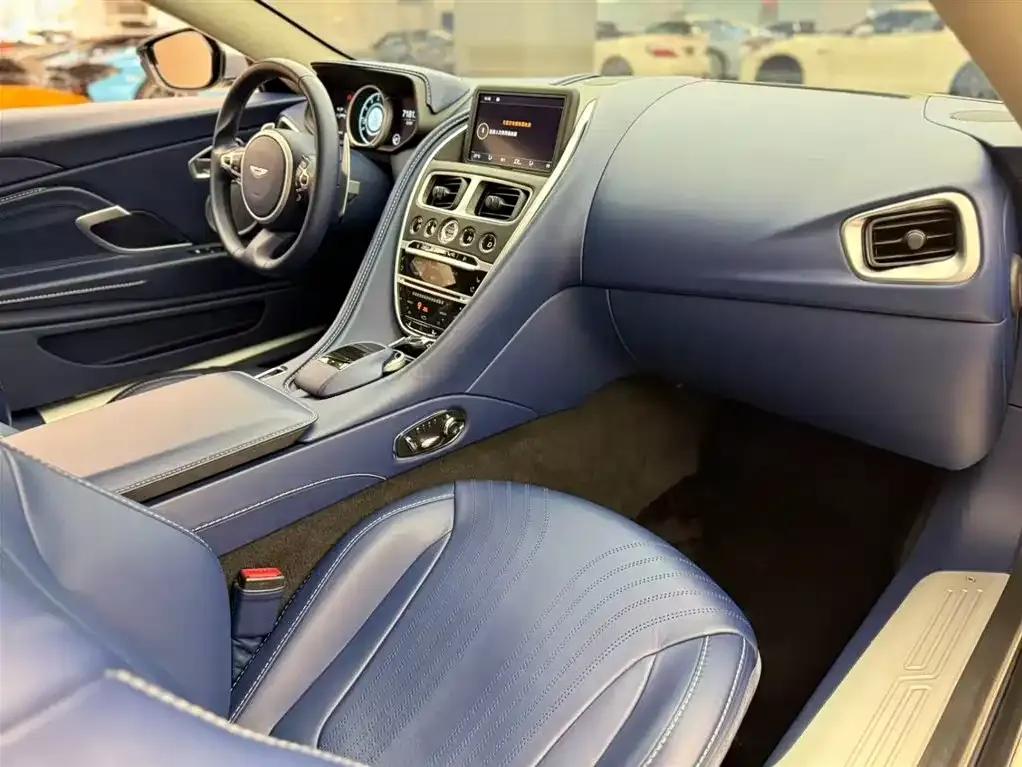 Aston Martin DB11 2020 4.0T V8 Coupe — миниатюра 9