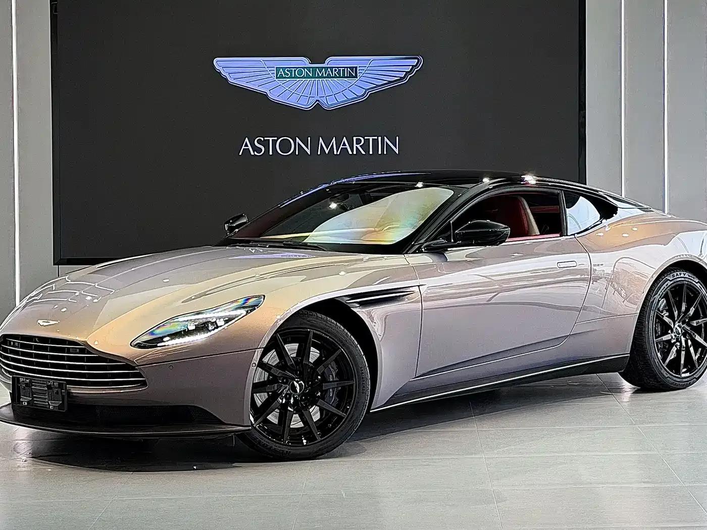 Aston Martin DB11 2022 4.0T V8 Coupe — миниатюра 1