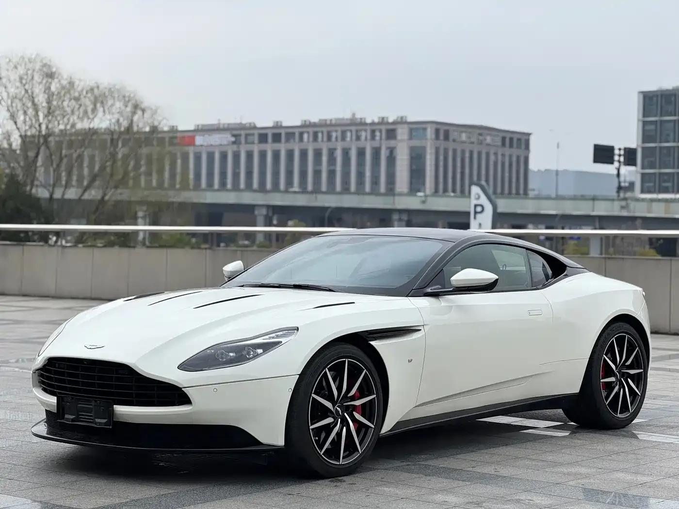 Aston Martin DB11 2016 5.2T First Edition — миниатюра 1