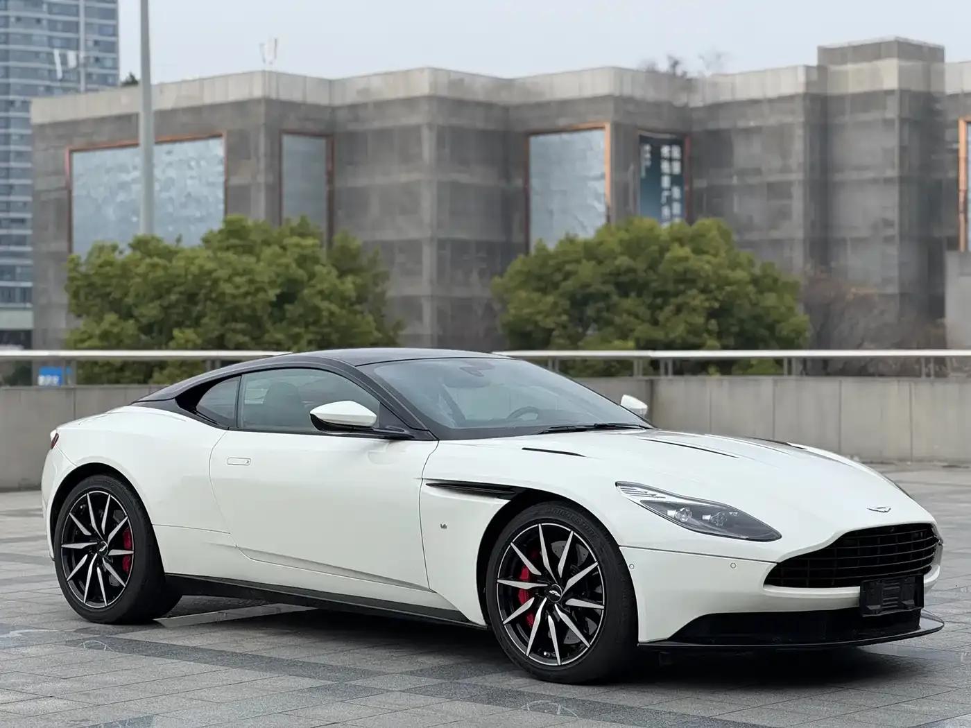 Aston Martin DB11 2016 5.2T First Edition — миниатюра 3