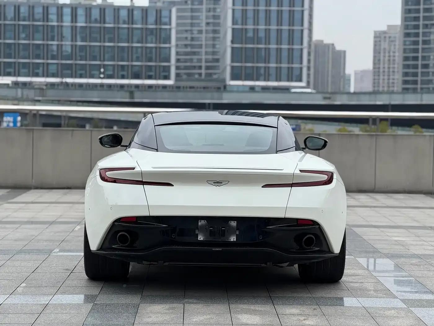 Aston Martin DB11 2016 5.2T First Edition — миниатюра 4
