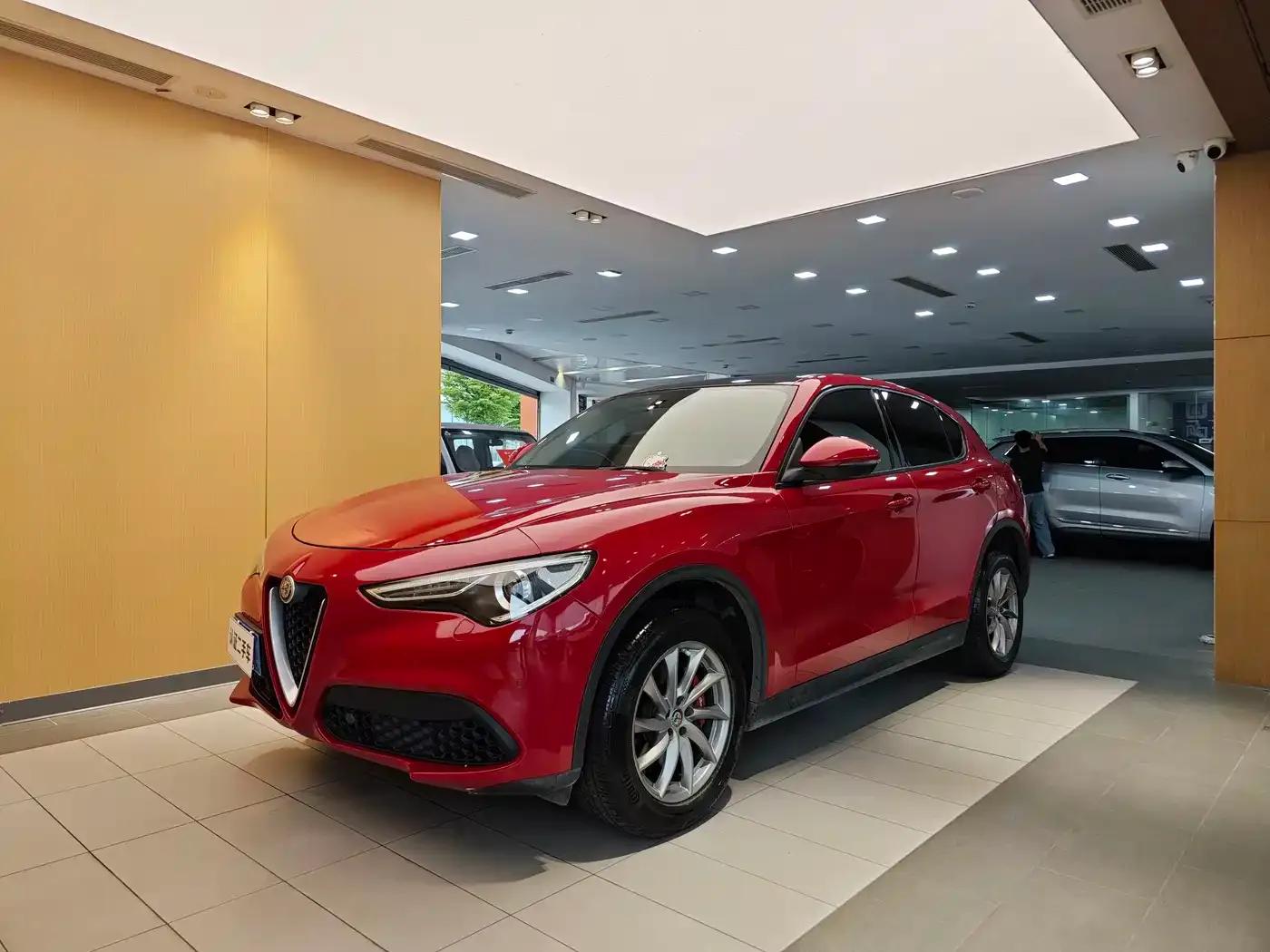 2017 Stelvio 2.0T 200HP Elite Edition — миниатюра 1