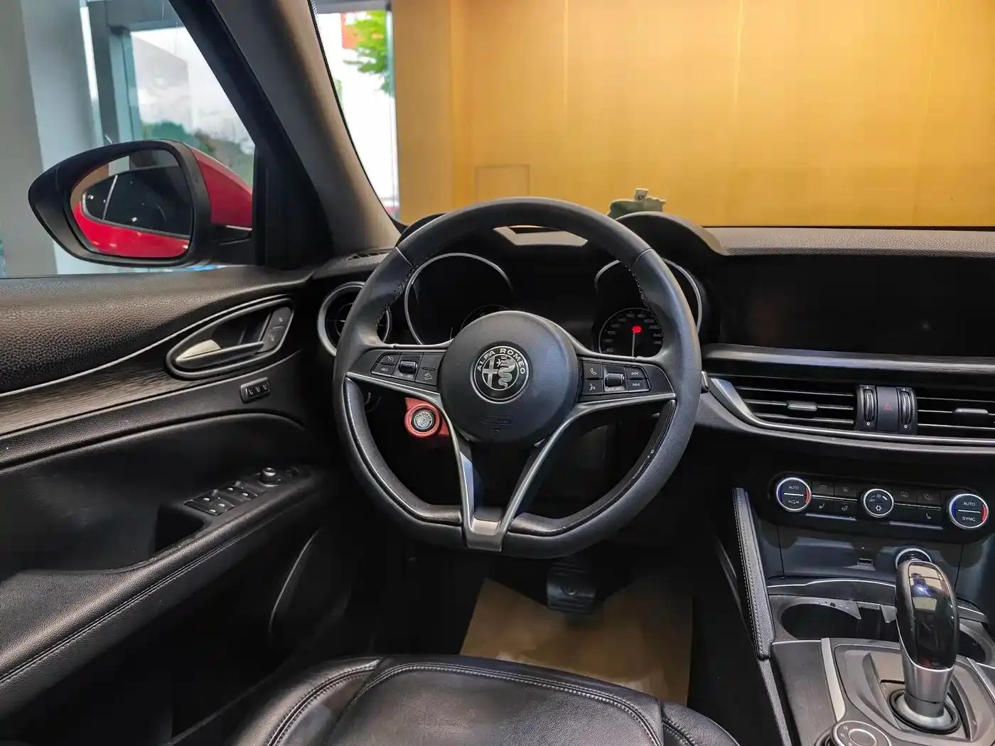 2017 Stelvio 2.0T 200HP Elite Edition — миниатюра 14