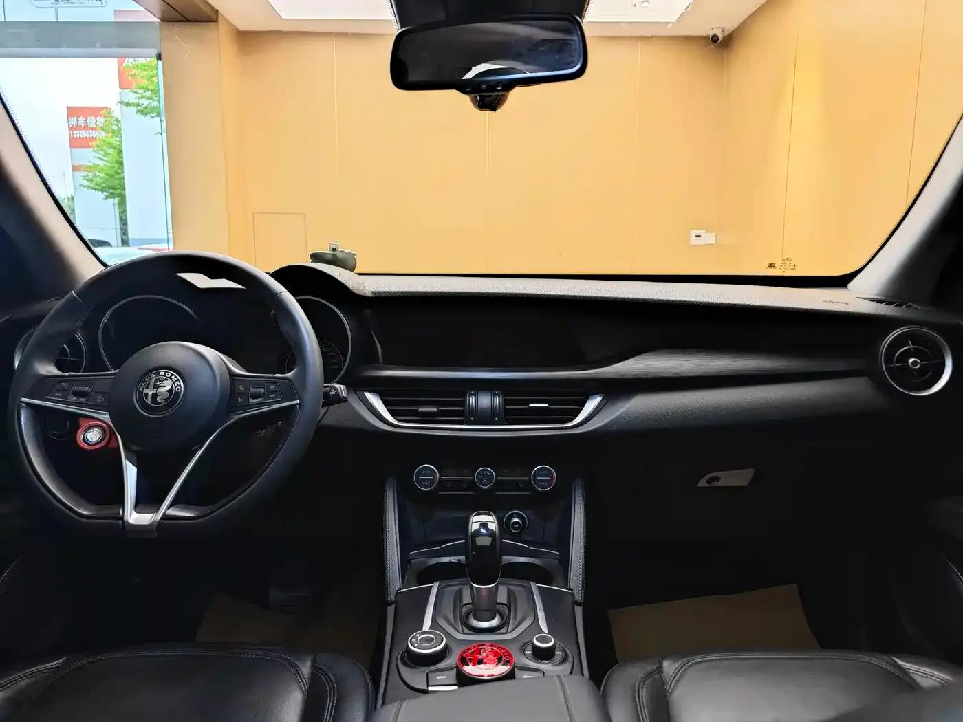 2017 Stelvio 2.0T 200HP Elite Edition — миниатюра 20