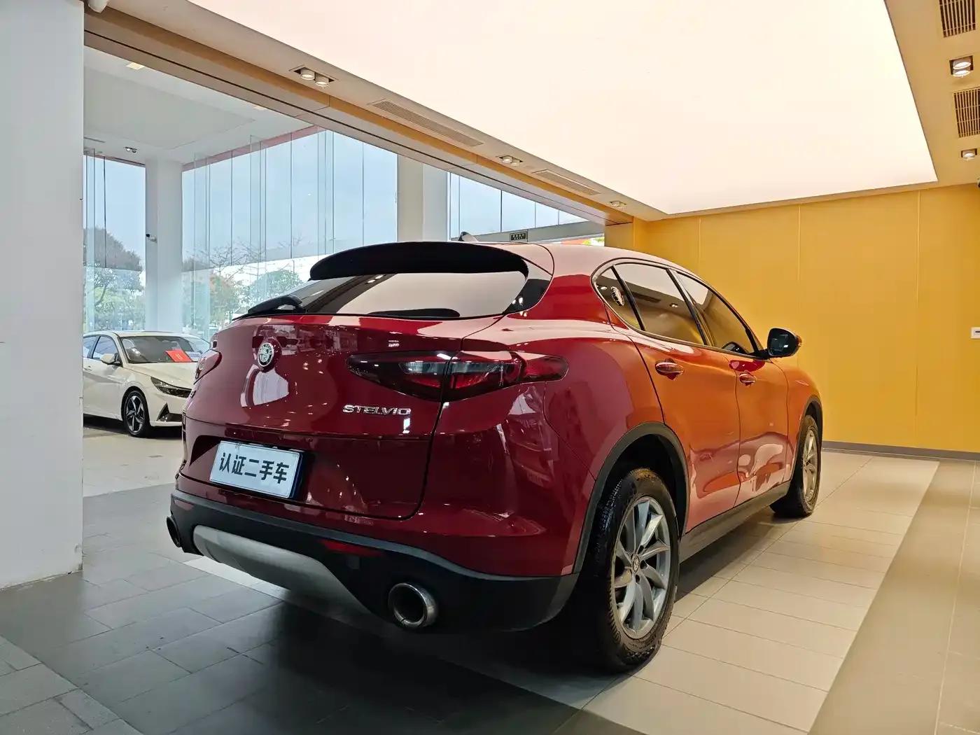 2017 Stelvio 2.0T 200HP Elite Edition — миниатюра 30