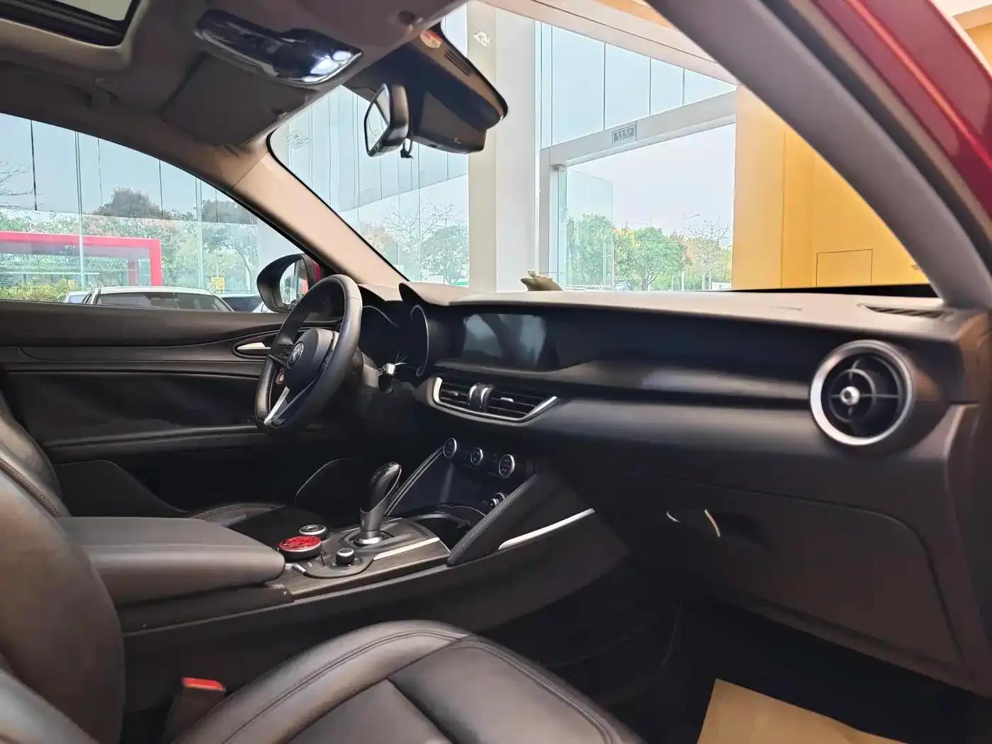 2017 Stelvio 2.0T 200HP Elite Edition — миниатюра 32