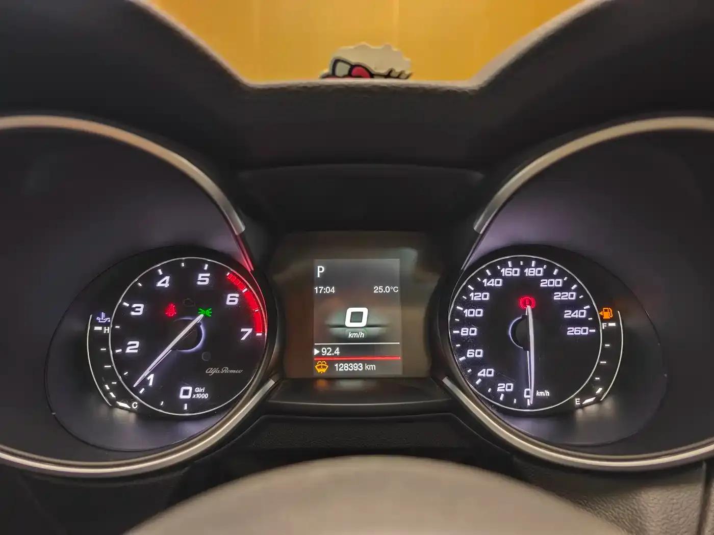 2017 Stelvio 2.0T 200HP Elite Edition — миниатюра 35