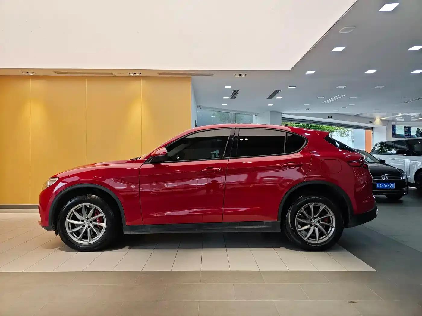 2017 Stelvio 2.0T 200HP Elite Edition — миниатюра 6