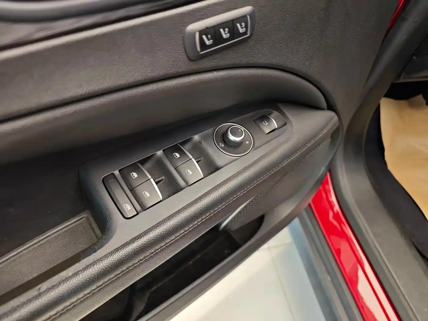 2017 Stelvio 2.0T 200HP Elite Edition — миниатюра 9