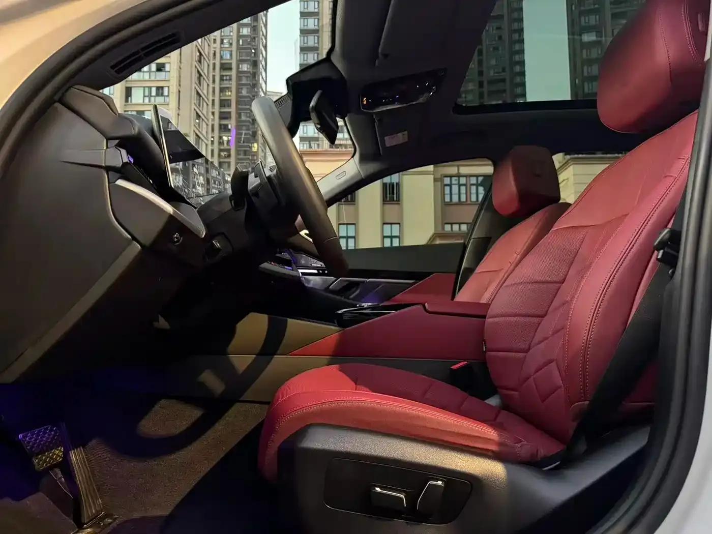 2024 BMW 5 Series 525Li M Sport Package — миниатюра 12