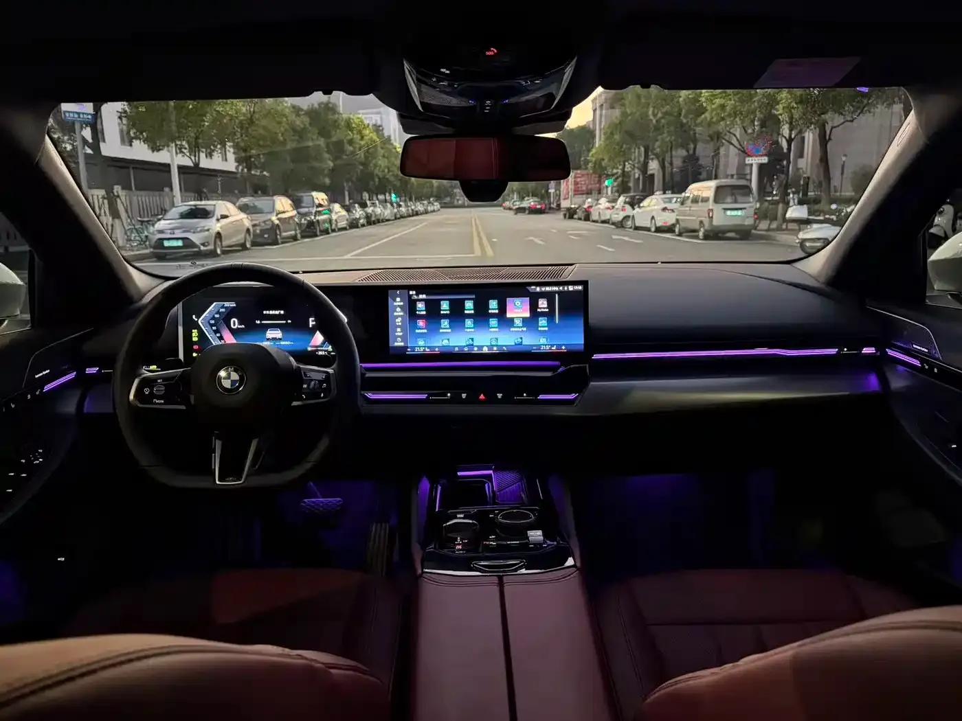 2024 BMW 5 Series 525Li M Sport Package — миниатюра 13