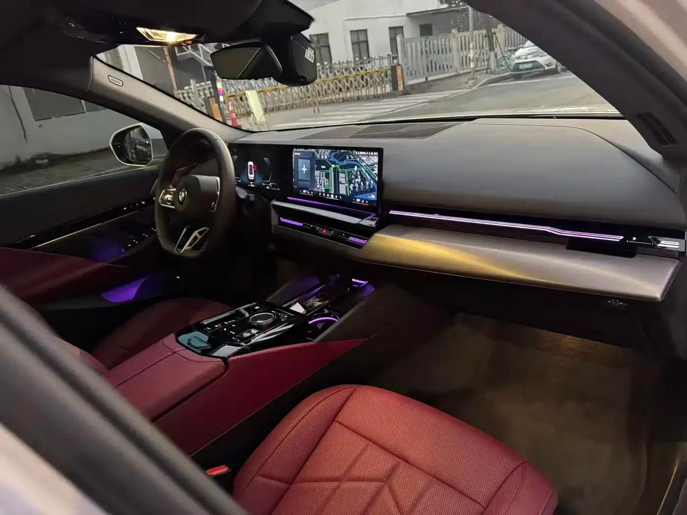 2024 BMW 5 Series 525Li M Sport Package — миниатюра 14
