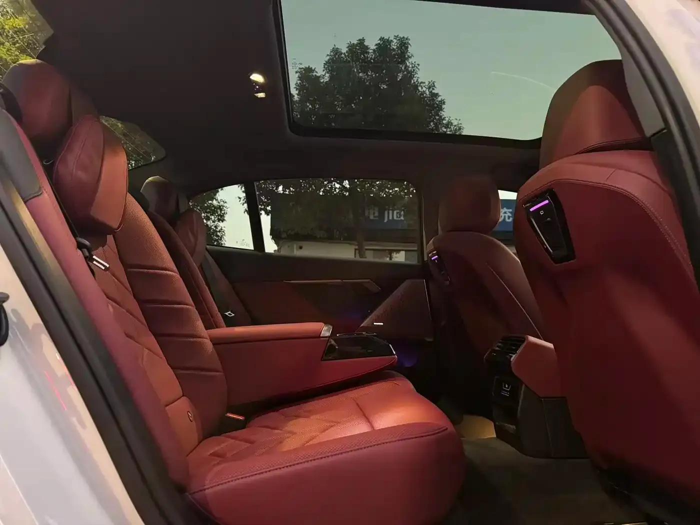 2024 BMW 5 Series 525Li M Sport Package — миниатюра 15