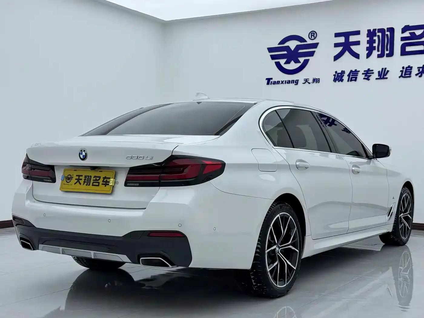 2023 BMW 5 Series 530Li Luxury M Sport Package — миниатюра 24