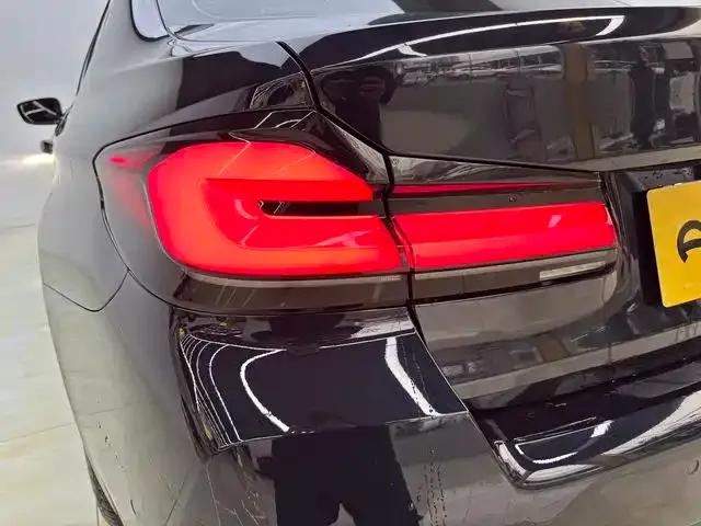 2021 BMW 5 Series 530Li Leading Edition M Sport Package — миниатюра 14