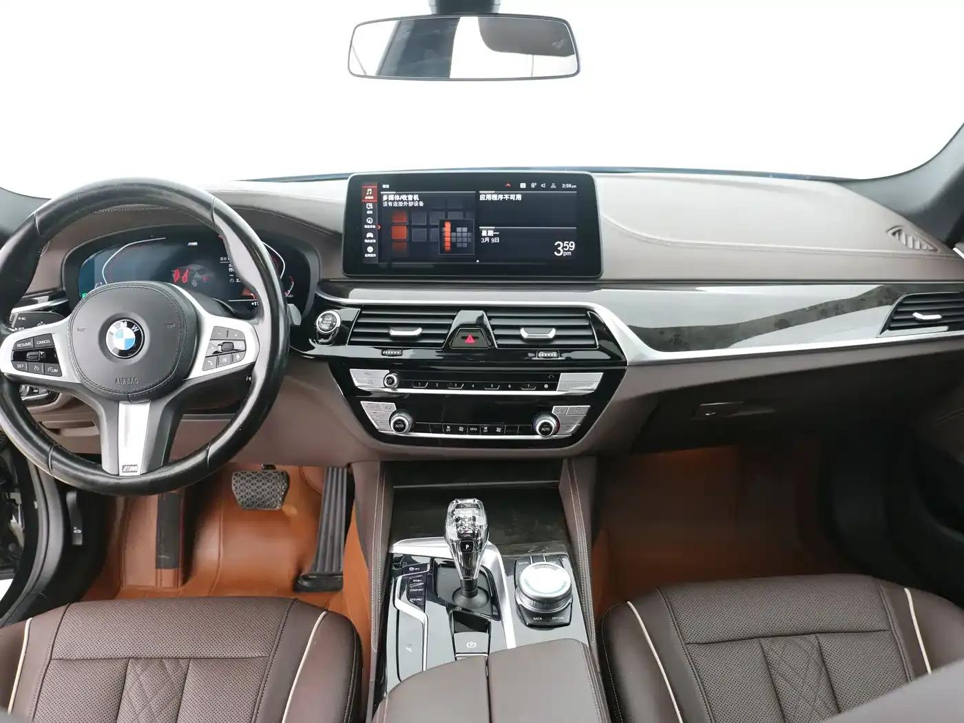 2022 BMW 5 Series 525Li M Sport Package — миниатюра 4