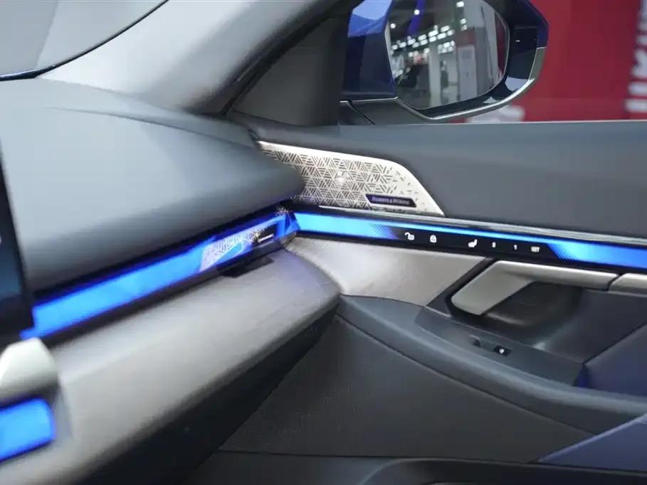 2024 BMW 5 Series 530Li Luxury M Sport Package — миниатюра 20