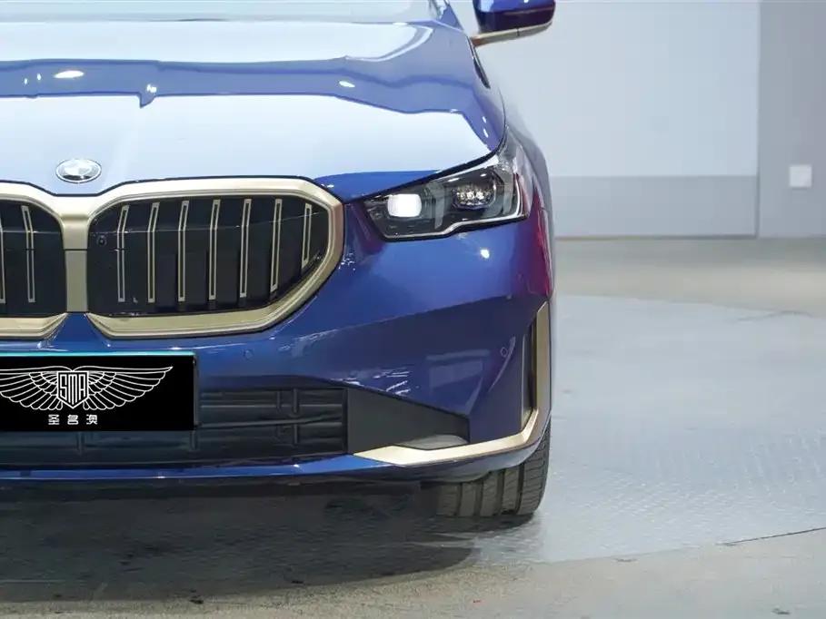 2024 BMW 5 Series 530Li Luxury M Sport Package — миниатюра 3