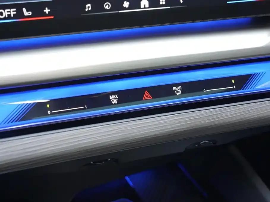 2024 BMW 5 Series 530Li Luxury M Sport Package — миниатюра 27