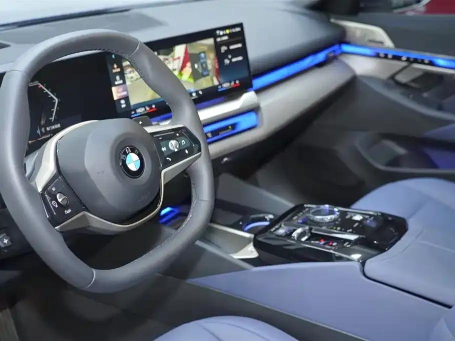 2024 BMW 5 Series 530Li Luxury M Sport Package — миниатюра 7