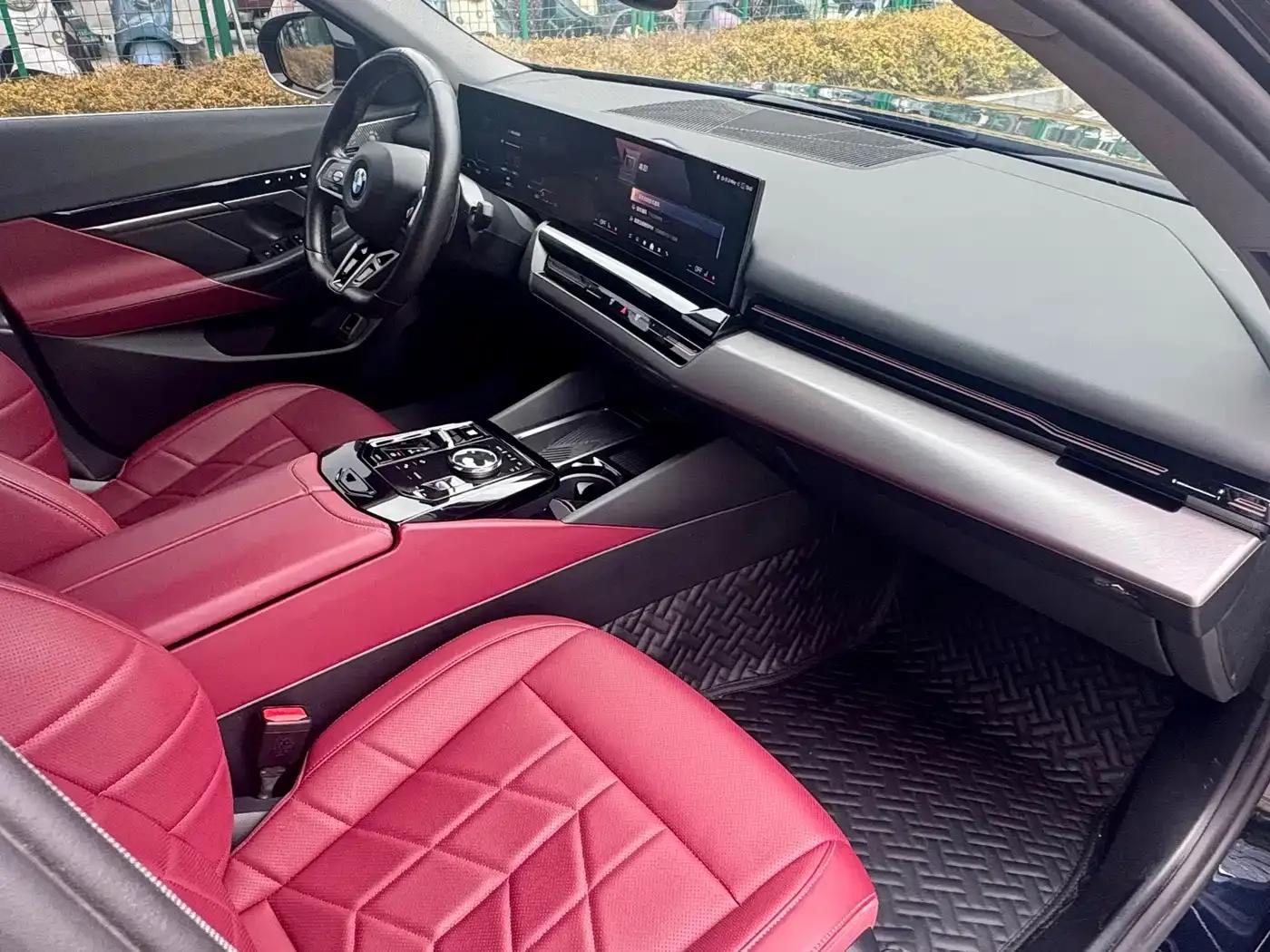 2024 BMW 5 Series 525Li M Sport Package — миниатюра 13
