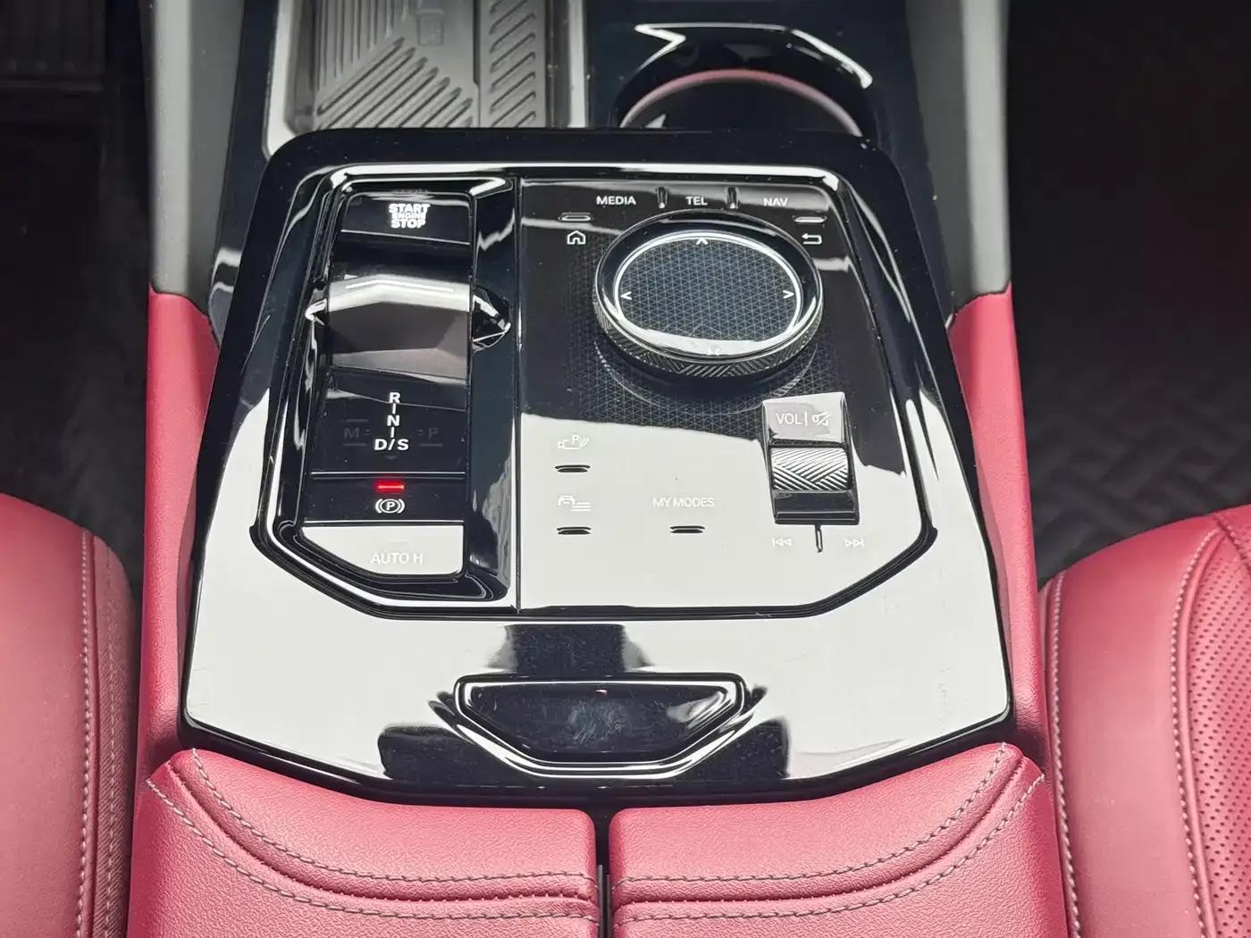 2024 BMW 5 Series 525Li M Sport Package — миниатюра 10