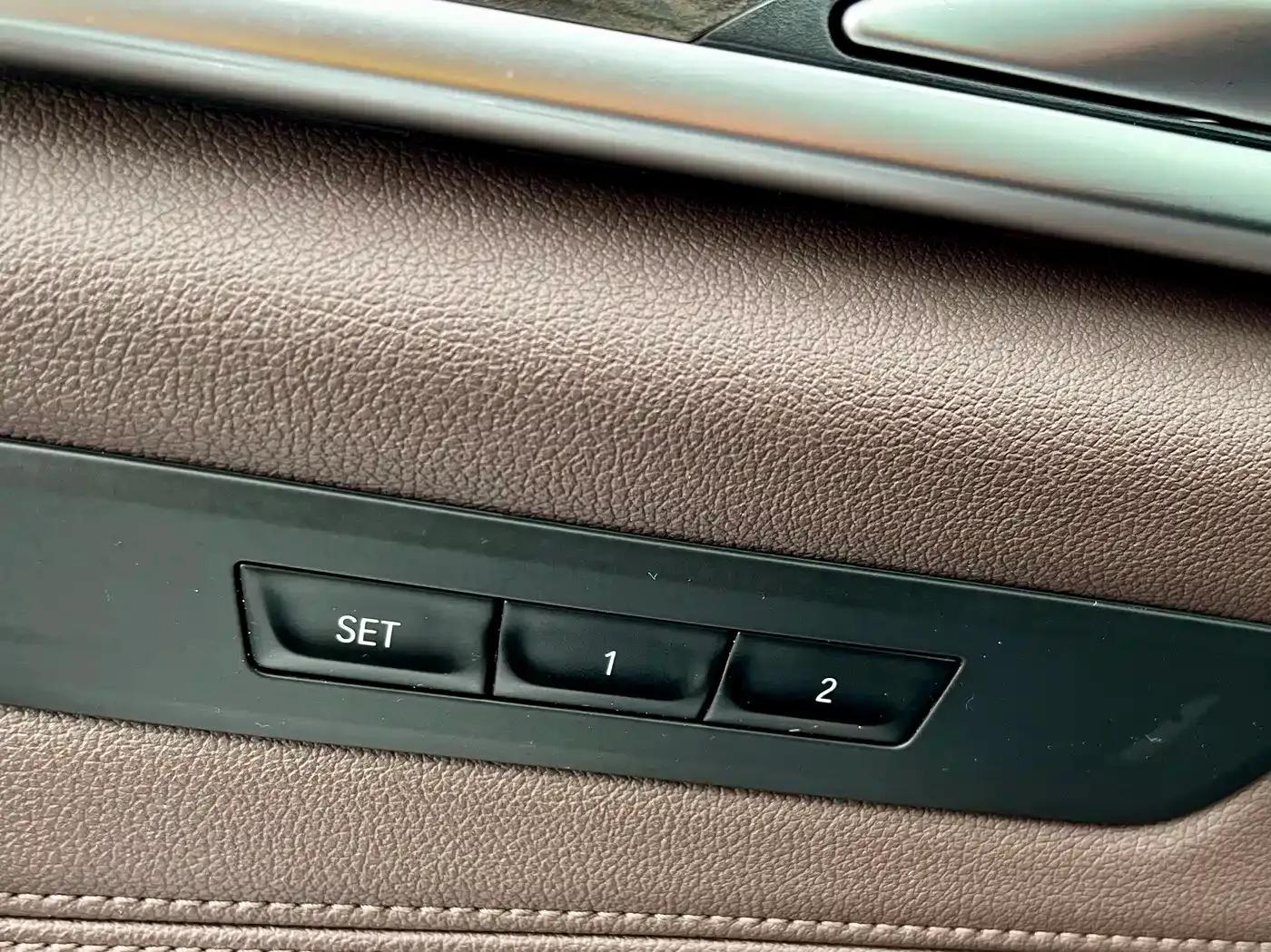 2019 BMW 5 Series 525Li M Sport Package — миниатюра 13