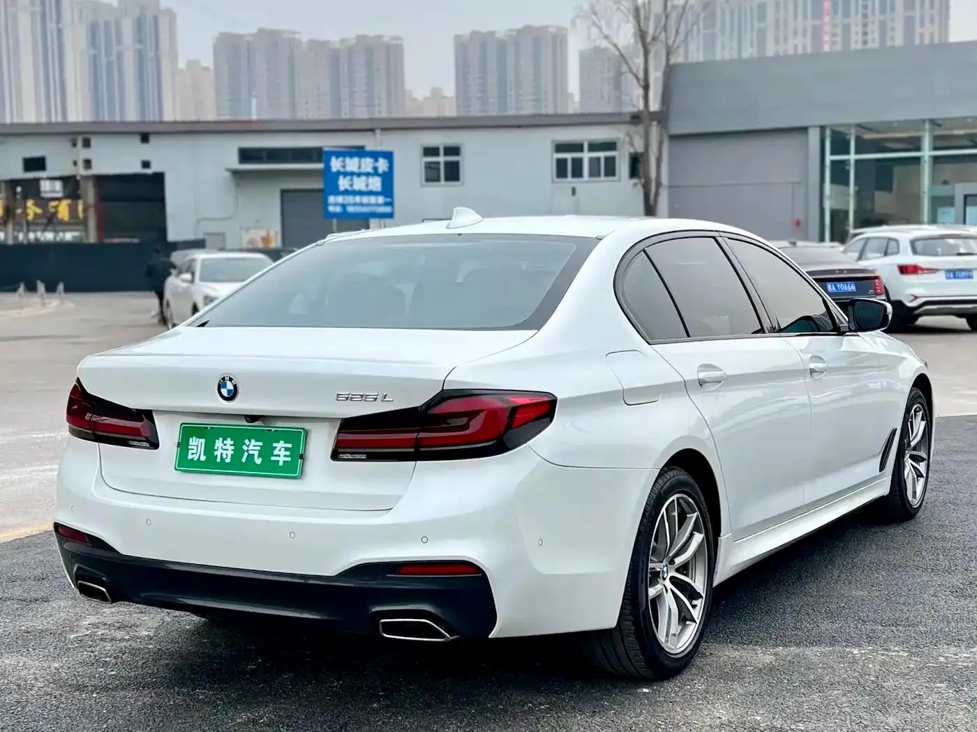 2019 BMW 5 Series 525Li M Sport Package — миниатюра 4