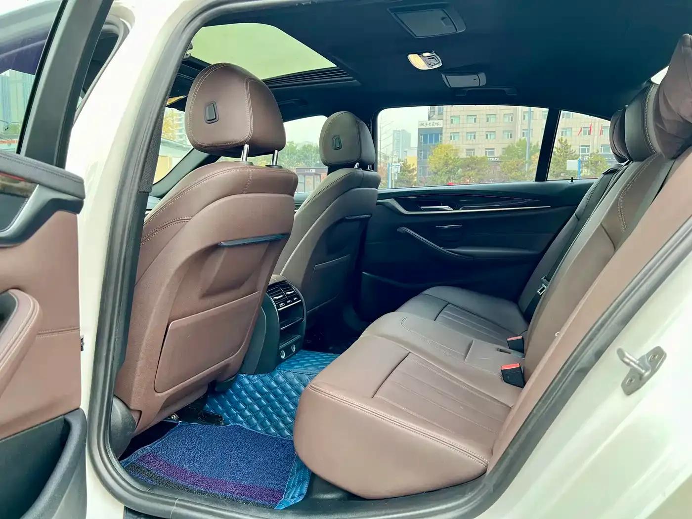 2019 BMW 5 Series 525Li M Sport Package — миниатюра 6