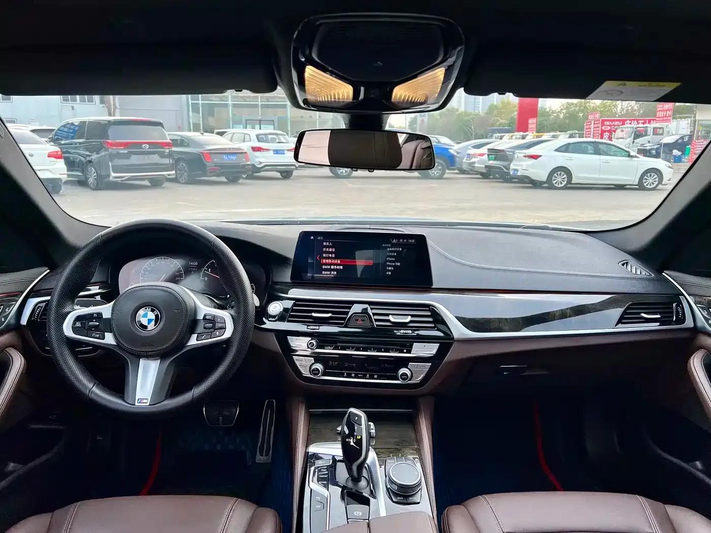 2019 BMW 5 Series 525Li M Sport Package — миниатюра 7