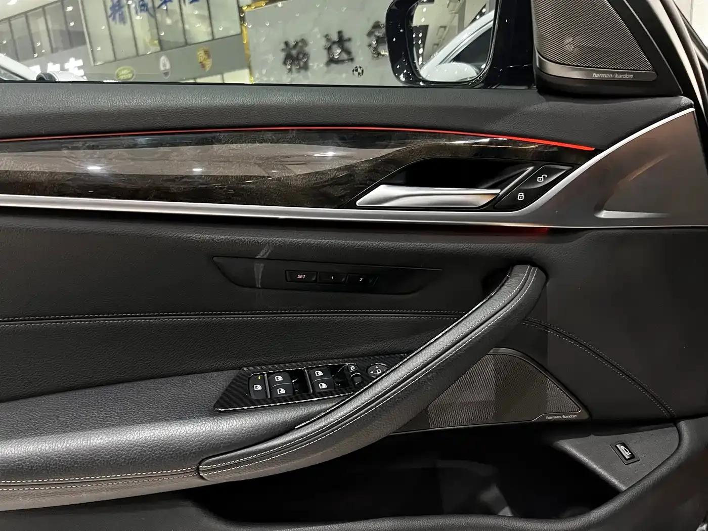 2018 BMW 5 Series 530Li Leading Edition M Sport Package — миниатюра 7