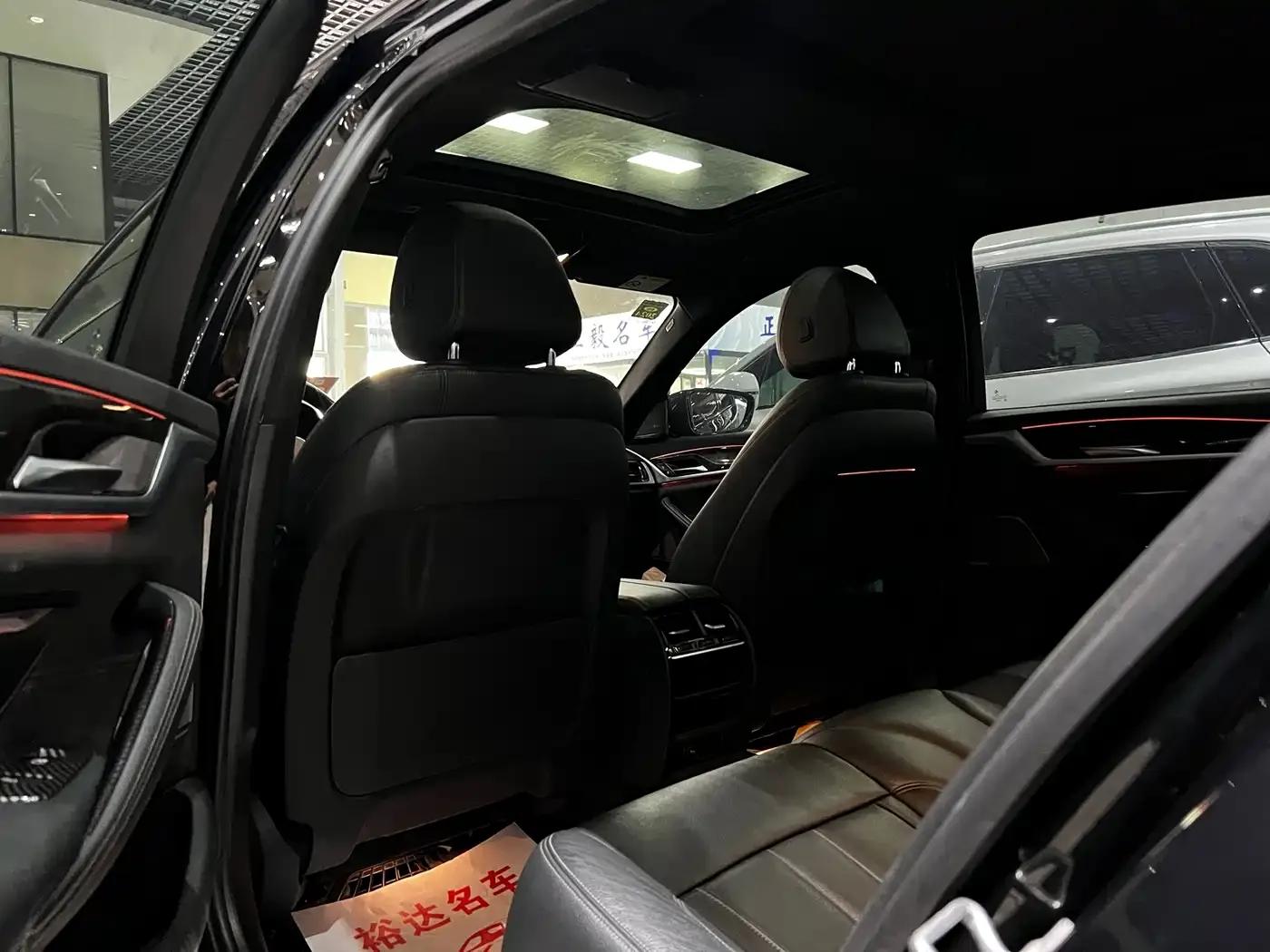2018 BMW 5 Series 530Li Leading Edition M Sport Package — миниатюра 9