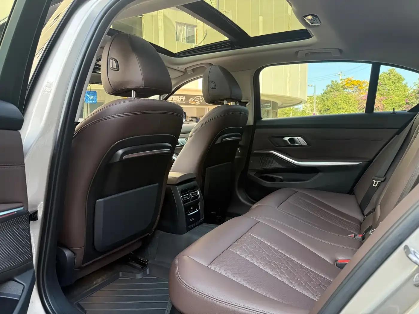 2022 BMW 3 Series 325Li M Sport Package — миниатюра 10