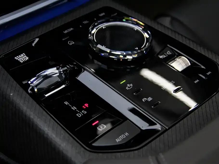 BMW X3 2025 xDrive30L Luxury M Sport Shadow Edition — миниатюра 21