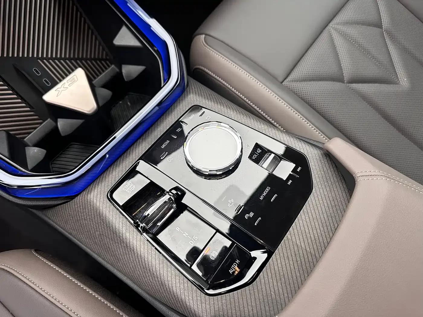 BMW X3 2025 xDrive30L Luxury M Sport Package — миниатюра 8