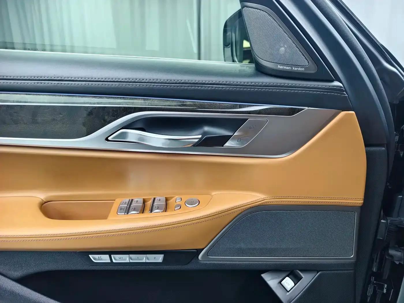2016 BMW 7 Series 740Li Leading Edition — миниатюра 8