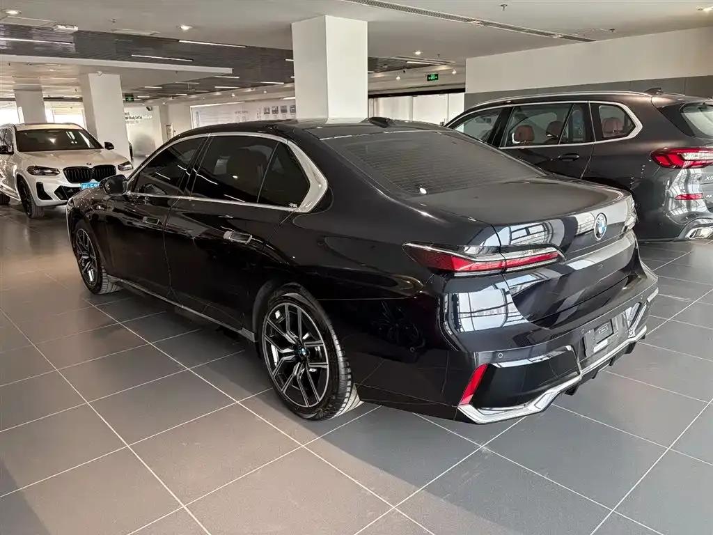 2023 BMW 7 Series 735Li M Sport Package — миниатюра 3