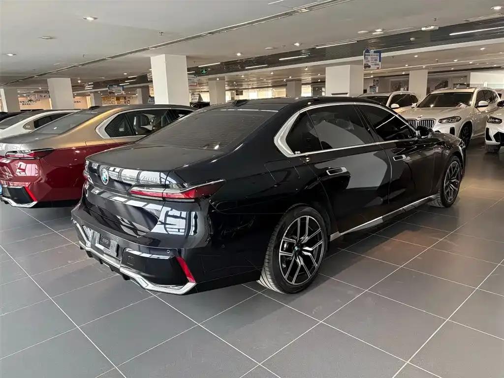 2023 BMW 7 Series 735Li M Sport Package — миниатюра 5