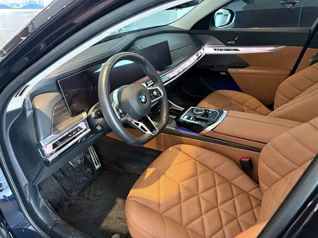 2023 BMW 7 Series 735Li M Sport Package — миниатюра 6