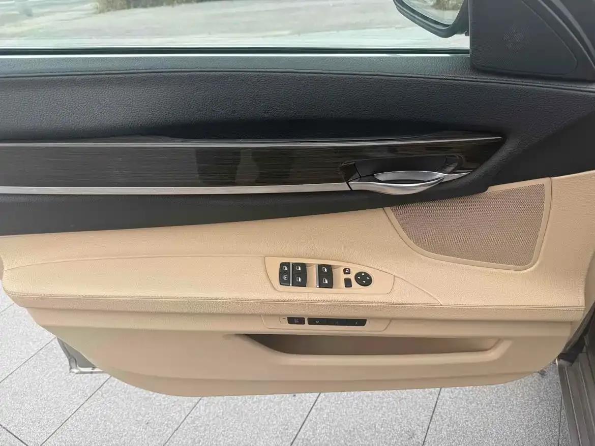 BMW 7 Series 2009 740Li Luxury — миниатюра 9