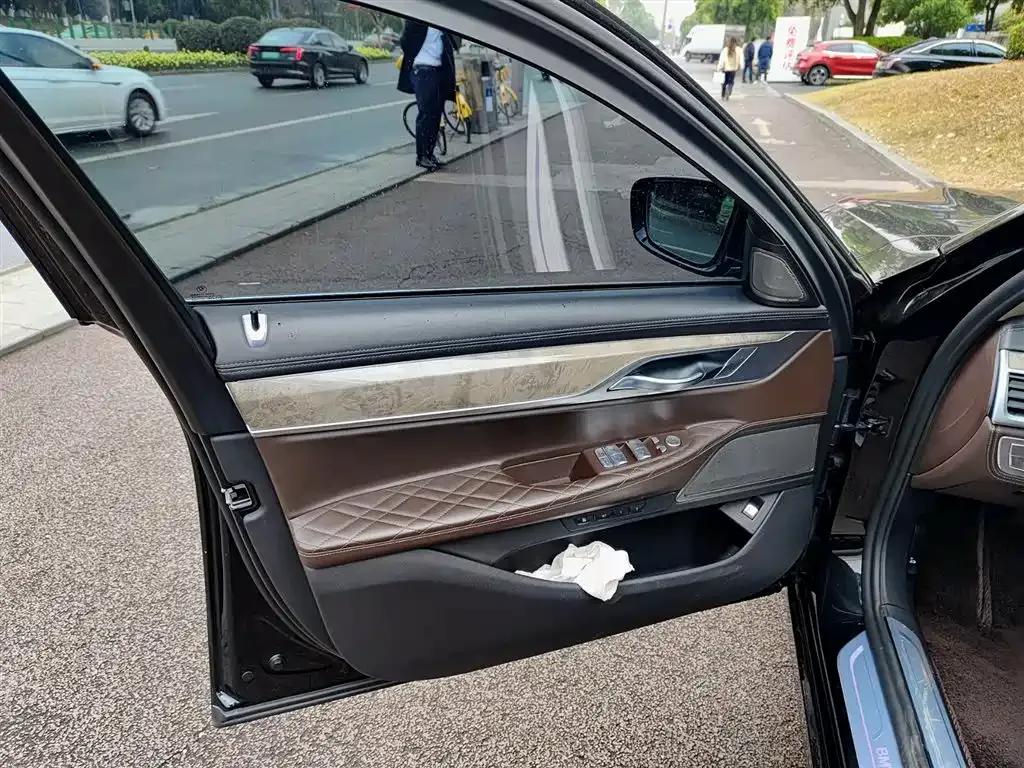 2019 BMW 7 Series 740Li Leading Luxury Package — миниатюра 6