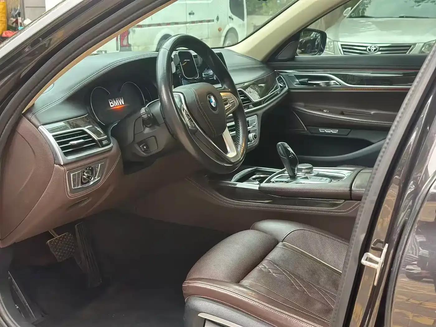 2016 BMW 7 Series 740Li Leading Edition — миниатюра 4
