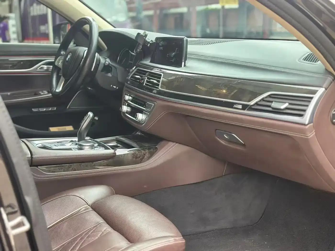 2016 BMW 7 Series 740Li Leading Edition — миниатюра 5